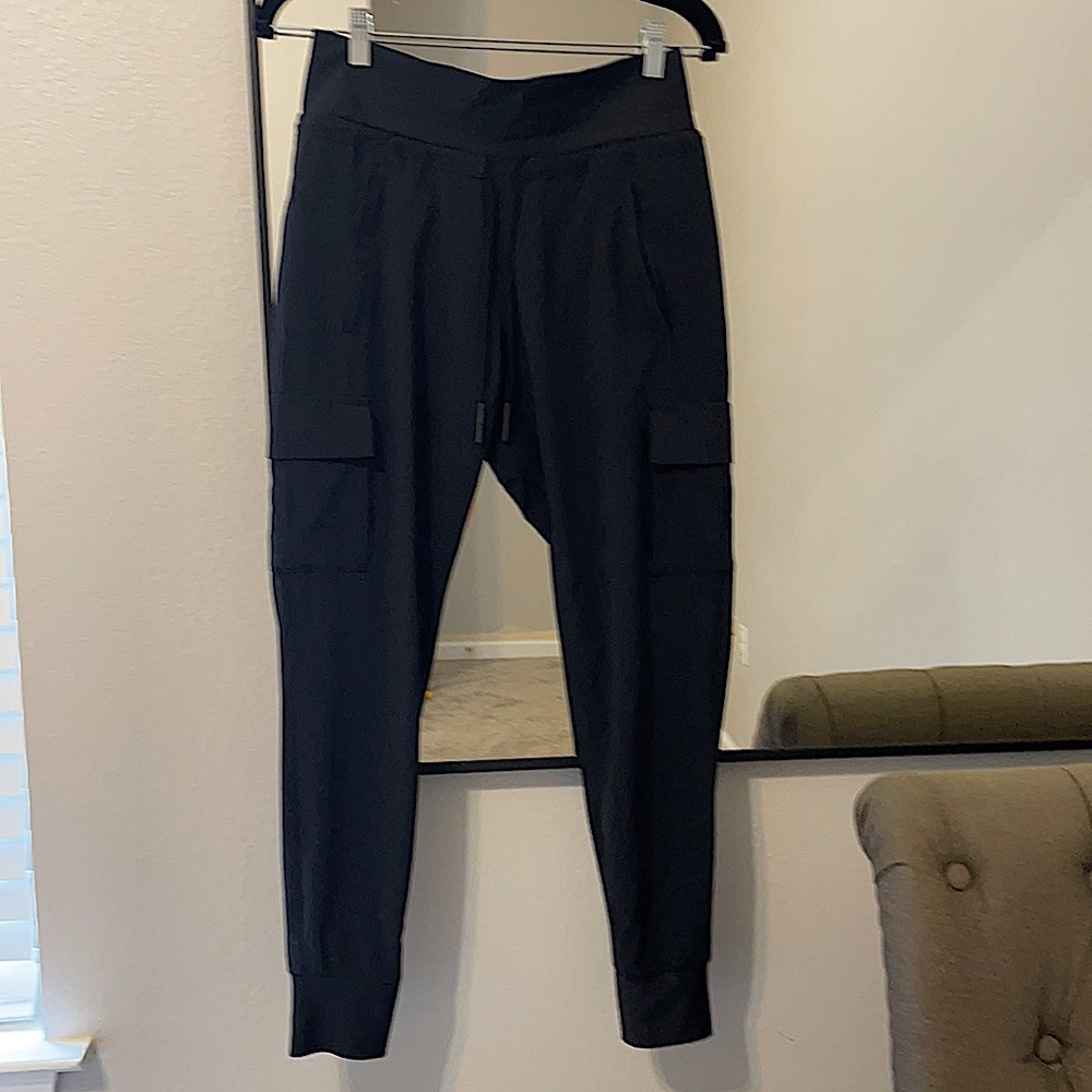 Athleta cargo style jogger pants size 4